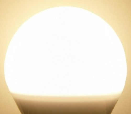 LED žárovka E27 teple bílá