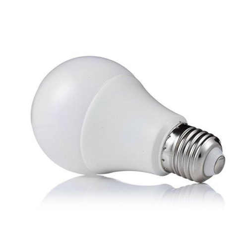 moderní LED žárovka E27