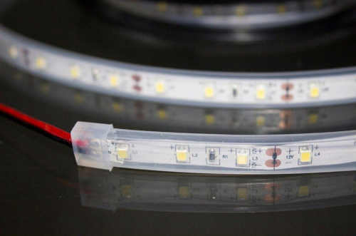 LED pásek neutrální bílá barva světla